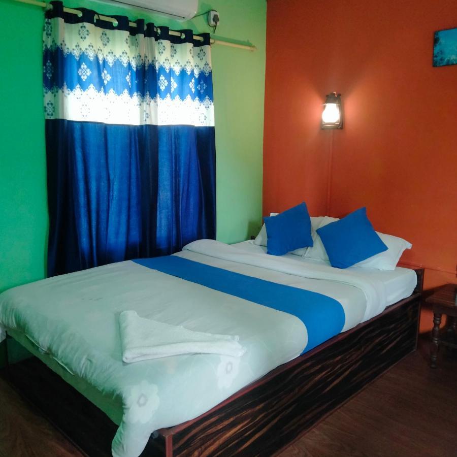 Hotel Tiger Tops Sauraha Eksteriør bilde