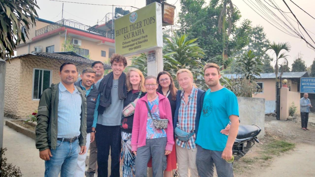 Hotel Tiger Tops Sauraha Eksteriør bilde