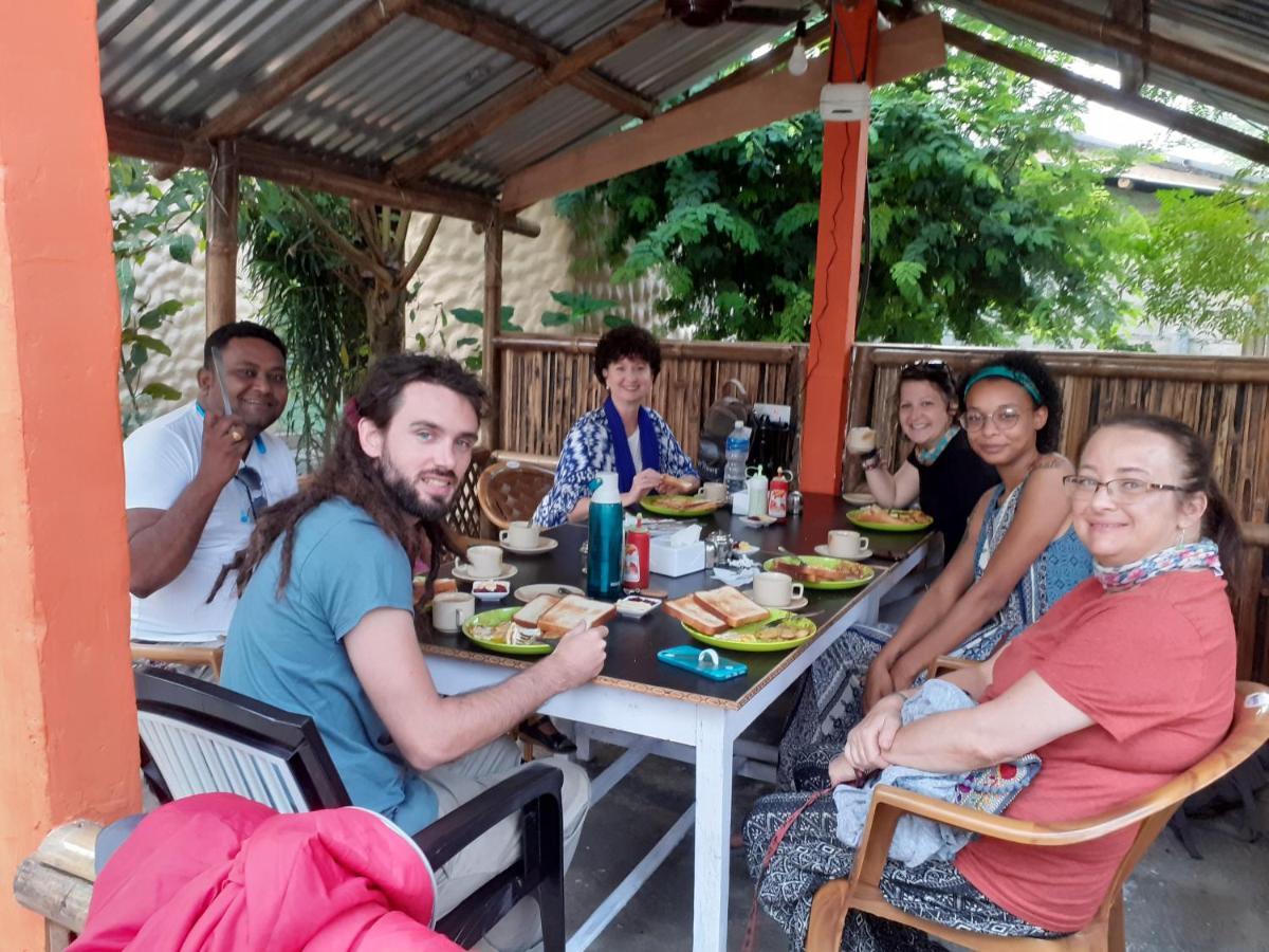 Hotel Tiger Tops Sauraha Eksteriør bilde
