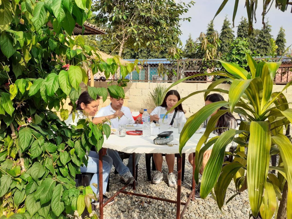 Hotel Tiger Tops Sauraha Eksteriør bilde